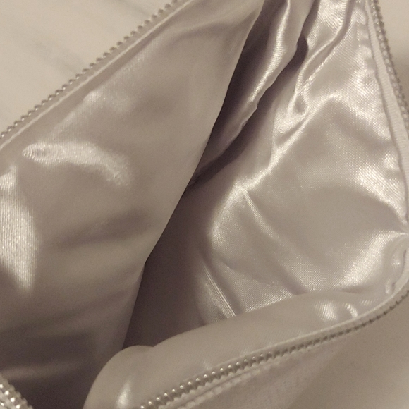 💝FREE with purchase Cute Cosmetic bag - Picture 3 of 3